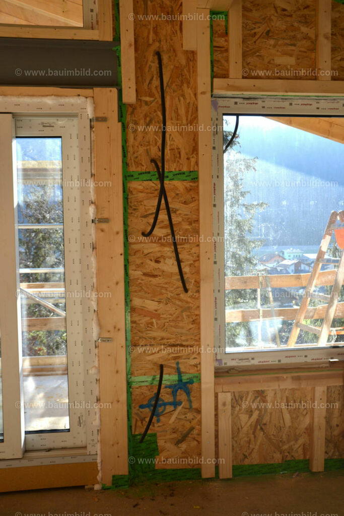 bib-lg17-elektroinstallation-0092 | Nach LV-Leistungsgruppen sortierte Detailfotos über den Bau eines Hauses. Alle Hausbau-Bilder direkt vom Urheber und Autor der Website Haus-Selber-Bauen.com