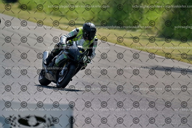 26BT02-1421 | markuskiefer.com - Realisiert mit Pictrs.com