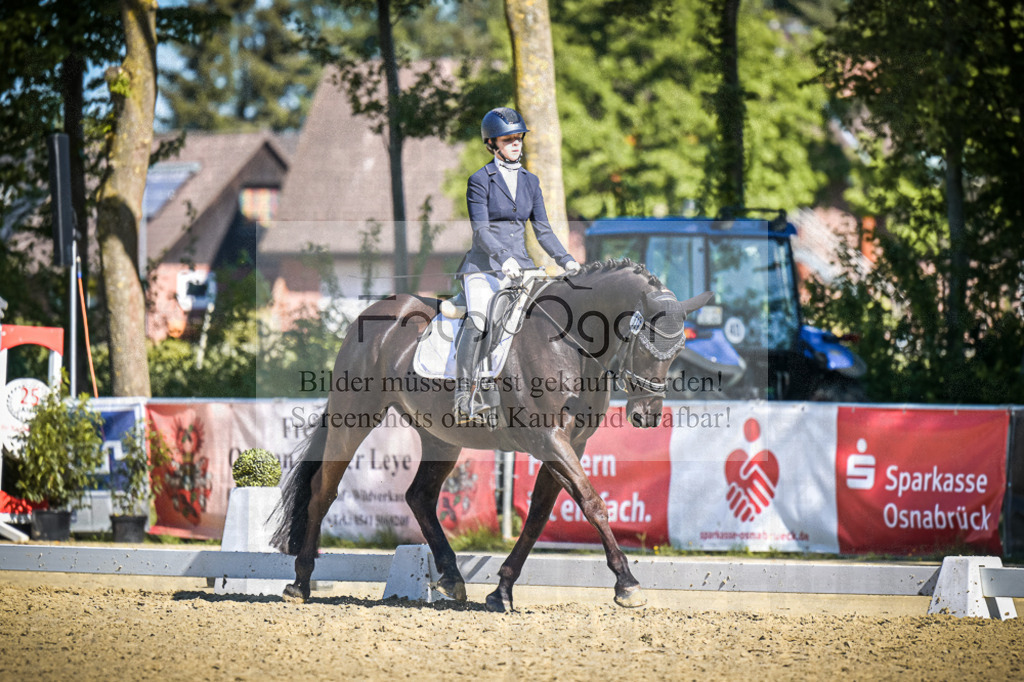 DOS_6780 | Entdecke hochwertige Reitturnierfotos von Foto Oger. Professionell, emotional und authentisch – jetzt Lieblingsmomente im Shop bestellen.Deutschlandweite Turnierfotografie. - Realisiert mit Pictrs.com