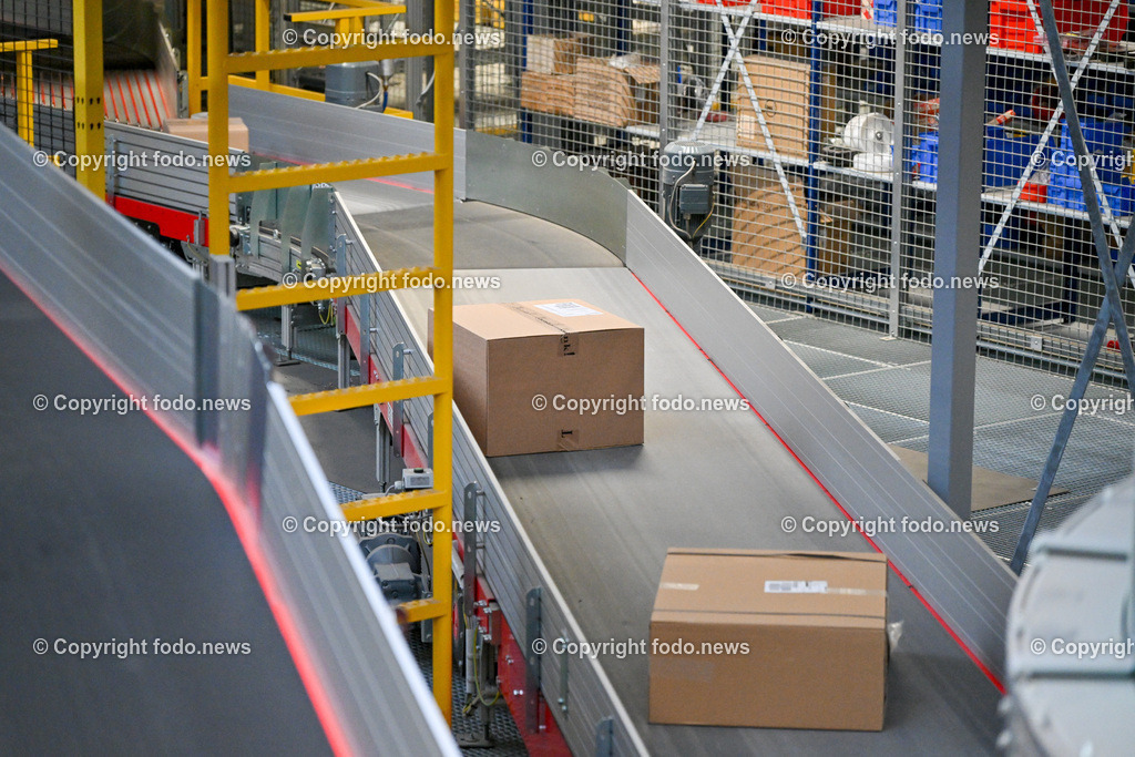 DHL Hoersching_ Warehouse_ Pakete_ Flugzeugbeladung_ 26.06.2023-35 | 26.06.2023, Linz Hoersching, AUT, DHL Hoersching, Warehouse, Flugzeugbeladung Pakete, im Bild Warehouse,  Paketsortierung