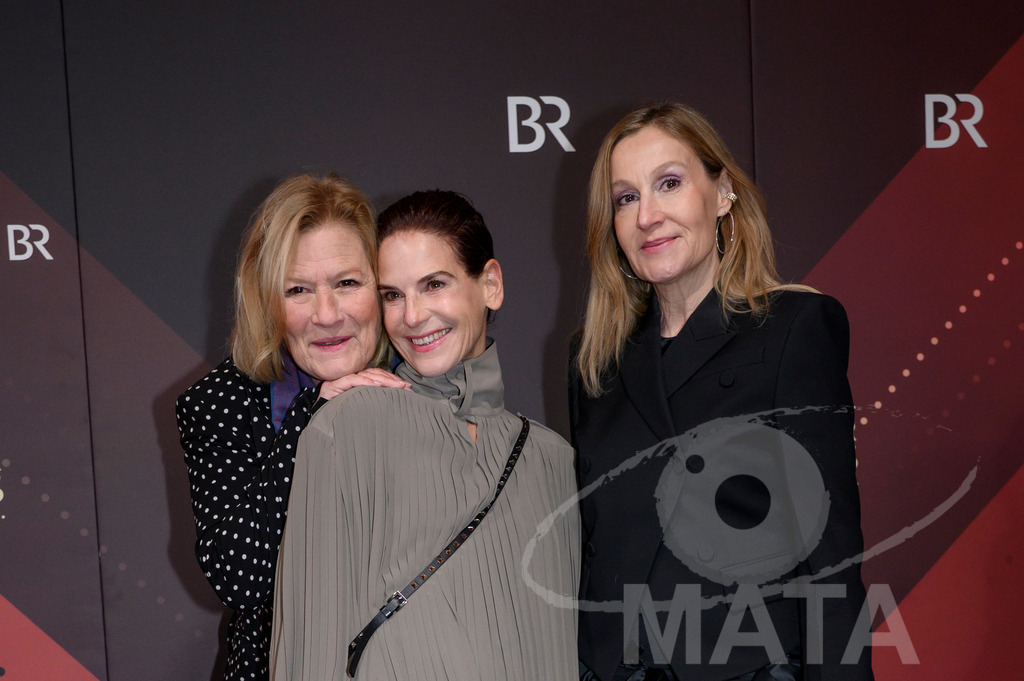 _DWI5444 | Suzanne von Borsody, Bibiana Beglau und Christine Hartmann bei der Verleihung des 47. Bayerischen Filmpreises 2026  im Prinzregententheater. München, Deutschland. Der Bayerische Filmpreis wird seit 1979 von der Bayerischen Staatsregierung verliehen, um die Bedeutung des Kinofilms als Kulturgut herauszustellen - Realisiert mit Pictrs.com