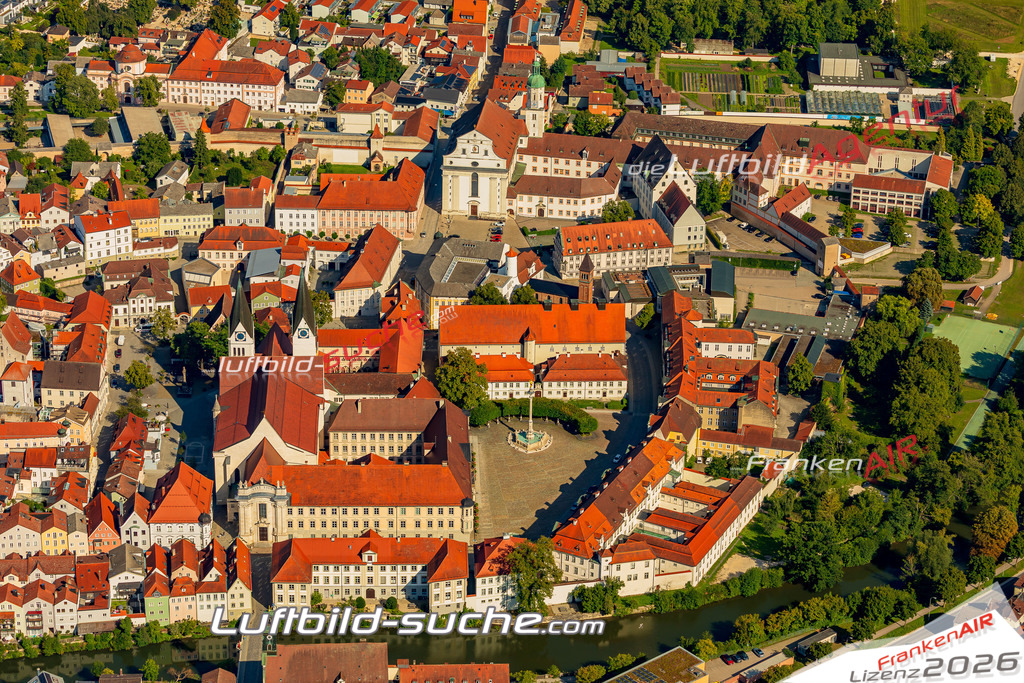 Luftaufnahme der Stadt Eichstätt - Die Luftaufnahme wurde 2025 vom UL-Flugzeug heraus erstellt ( keine Drohne ) - Hochauflösende Luftaufnahme - für professionelle Ausdrucke geeignet. Die Geschenkidee !Mit Lizenz und Bildrechte bestellbar