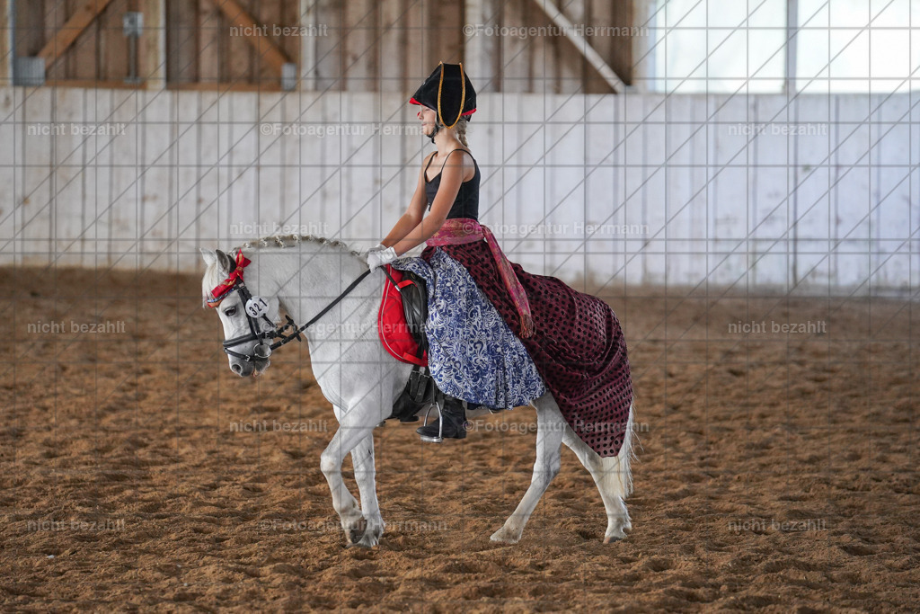 20230917-FAH09807 | Landsberg am Lech, 2023, Kaufbeuren, Kempten, Allgäu, Turnierfotografen Bayern, Fotoagentur Herrmann, Turnierbilder, Reitsport Fotos, Pferdefotograf, Augsburg, Bad Tölz, Dachau, Karlsfeld, Memmingen, Buchloe, Schwabmünchen