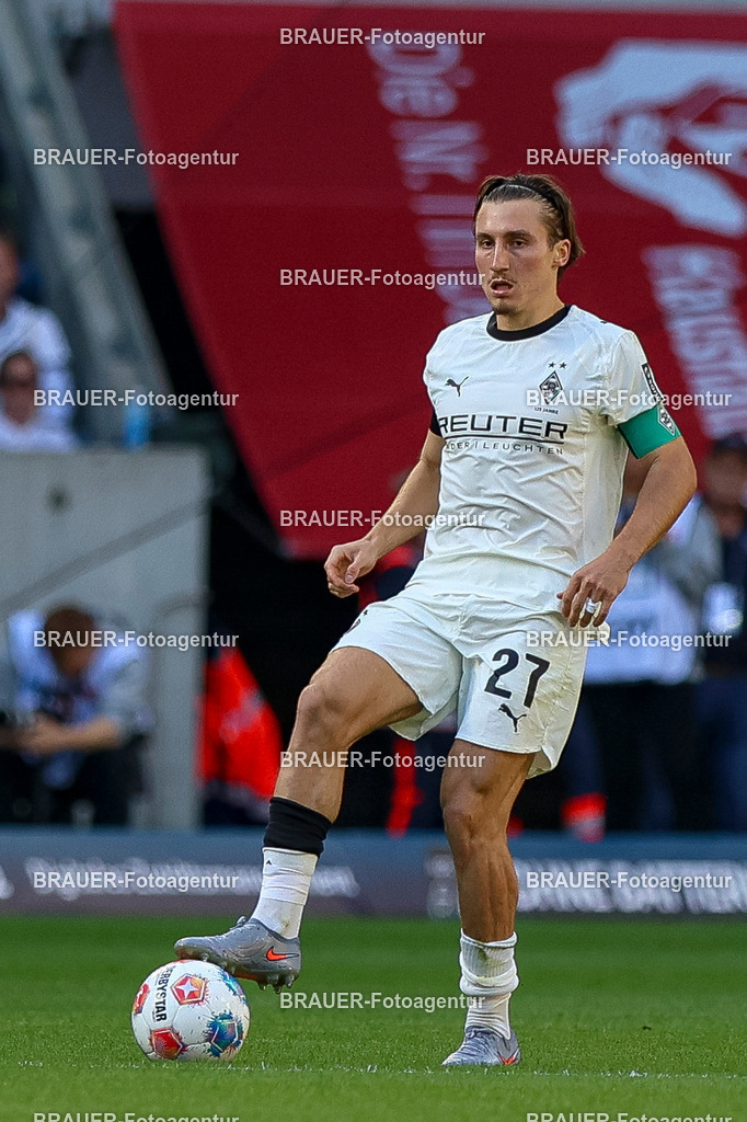 Borussia Mönchengladbach vs Hamburger SV - Bundesliga  | Mönchengladbach, Deutschland, 24.08.25:   Rocco Reitz (Borussia Mönchengladbach) in Aktion am Ball, Einzelaktion waehrend des Spiels der Bundesliga zwischen Borussia Mönchengladbach vs Hamburger SV im Stadion im Borussia Park(Foto von Brauer-Fotoagentur / Adrian Schlueter)