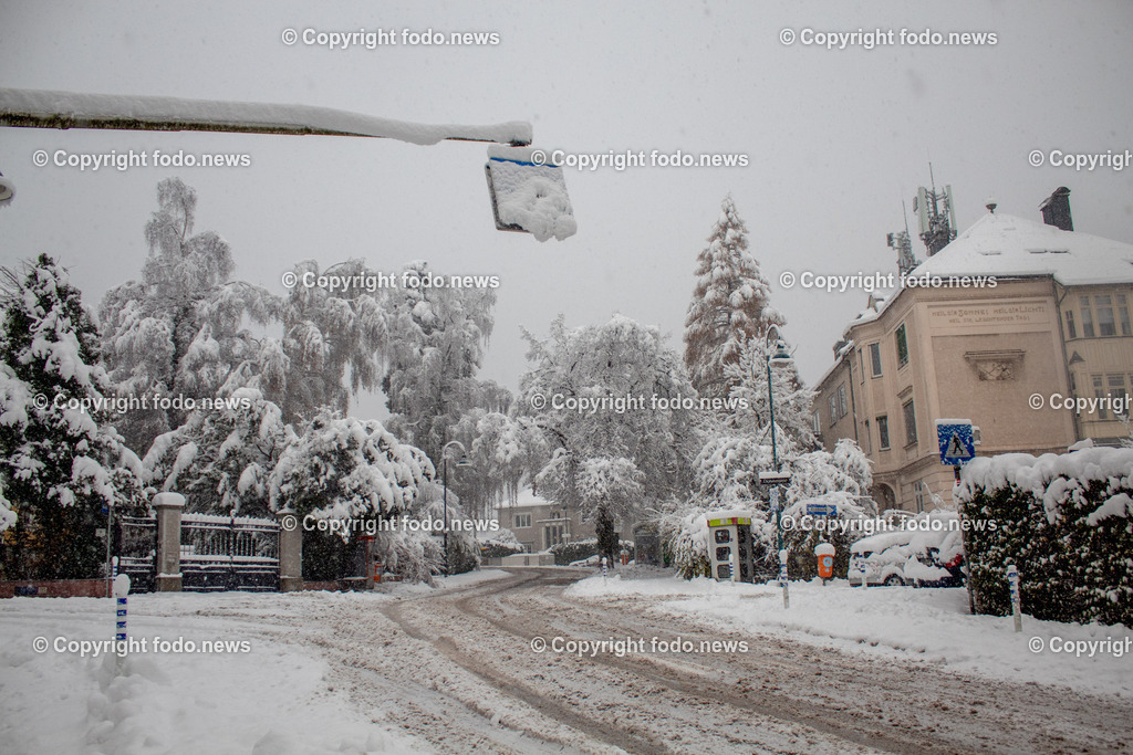 Linz_ Schnee_ 02.12.2023-35 | 02.12.2023, Linz, AUT, Schnee, im Bild Schneefall, Winter, Wintereinbruch, Weiss, Park, Schneefahrbahn, Neuschnee, Baeume, Straeucher, Schneelast