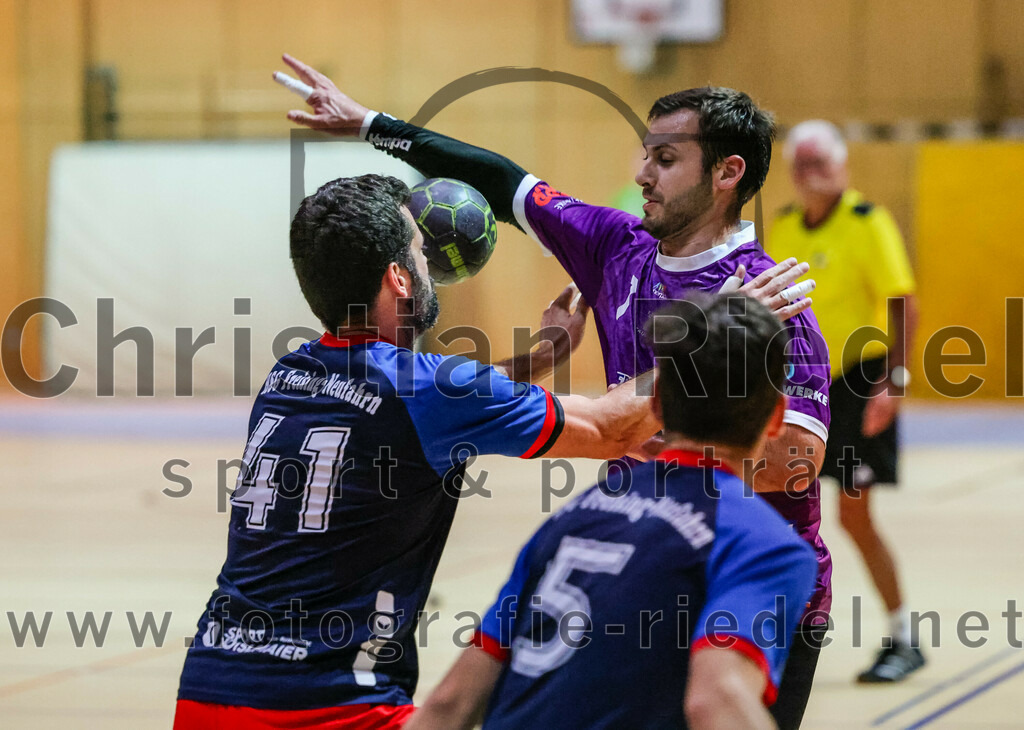 2023-10-14_034_SpVgg_Altenerding_gegen_HSG_Freising_Neufahrn | Erding, Deutschland, 14.10.2023:
Handball, Bezirksoberliga Männer 2023 / 2024, 4. Spieltag, SpVgg Altenerding gegen HSG Freising-Neufahrn, Endergebnis: 27:26

Lukas Monz (HSG Freising-Neufahrn, #41), Simon Rüdiger (SpVgg Altenerding, #7)

Foto: Christian Riedel / fotografie-riedel.net
