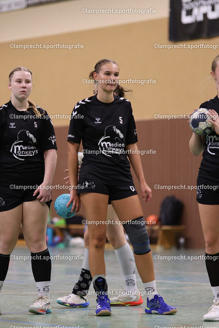 Handball I Juniorinnen I Saison 2026-2027 I Oberliga Schleswig-Holstein I 3. Spieltag I HSG Kalkberg 06 - TSV Bargteheide 002 | Hanna Jolie Cords (8, HSG Kalkberg 06) - Realisiert mit Pictrs.com