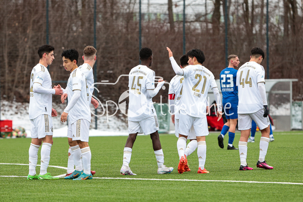 FC Bayern Amateure - Bahlinger SC | Jubel der Amateure nach dem Tor zum 1-0 durch LEE (FCB #8)