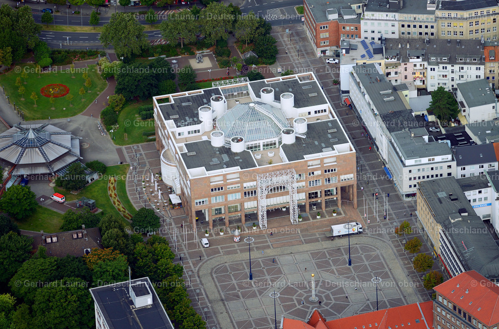 3291131 | DORTMUND 13.02.2021  Gebäude des Rathauses der Stadtverwaltung am Friedensplatz in der Parkanlage Stadtgarten im Ortsteil City-Ost in Dortmund im Ruhrgebiet im Bundesland Nordrhein-Westfalen, Deutschland. Weiterführende Informationen bei: Stadt Dortmund - Fachbereich Liegenschaften. // Wintry snowy town Hall building of the city administration on Friedensplatz in of park Stadtgarten in the district City-Ost in Dortmund at Ruhrgebiet in the state North Rhine-Westphalia, Germany. Further information at: Stadt Dortmund - Fachbereich Liegenschaften. Foto: Gerhard Launer