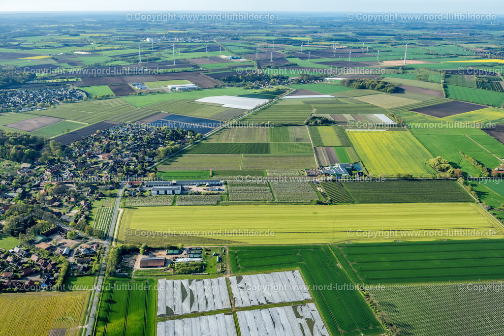 Nottensdorf_ELS_4900010523 | NOTTENSDORF 01.05.2023 Ortsansicht der Straßen und Häuser der Wohngebiete in Nottensdorf im Bundesland Niedersachsen, Deutschland. // Town View of the streets and houses of the residential areas in Nottensdorf in the state Lower Saxony, Germany. Foto: Martin Elsen