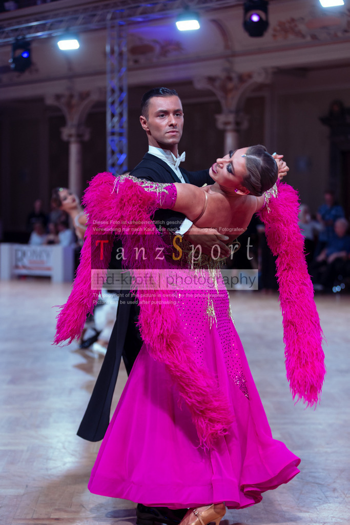 20250706_WDSF_World_Open_Std-dC25-6294 | Tanzsportbilder, Standardtanz, Lateintanz, WDSF, DTV, LTVB, dancecomp, goc, hessen tanzt, blaues band der spree, walzer, tango, wiener walzer, slowfox, quickstepp, samba, rumba, cha-cha-cha, paso doble. jive, hd-kroft photography, turniertanzsport