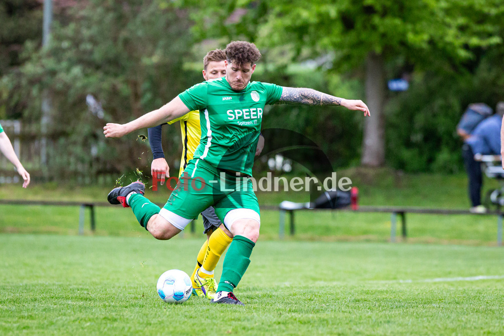FC Seeshaupt gegen SV Bernried | Fußball A-Klasse Herren Oberbayern Zugspitze Gruppe 5 2025/26, FC Seeshaupt gegen SV Bernried, 20250504,Torschuss Mario Luna GARCIA (FC Seeshaupt 10),2025-05-04 in Seeshaupt (Sportplatz Seeshaupt Platz 1), Mario Luna GARCIA (FC Seeshaupt 10)Copyright: WolfgangxLindner www.foto-lindner.de