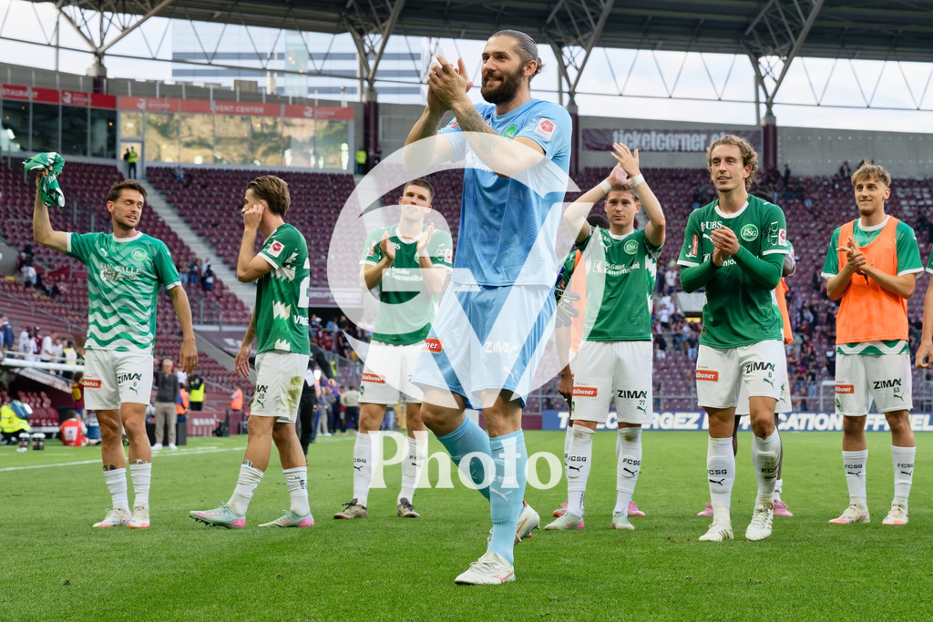 Brack Super League - Servette FC v FC Saint-Gall | Lukas Watkowiak (25 FC Saint-Gall) celebrate after winning during the Brack Super League match between Servette FC and FC Saint-Gall at Stade de Geneve in Geneva, Switzerland