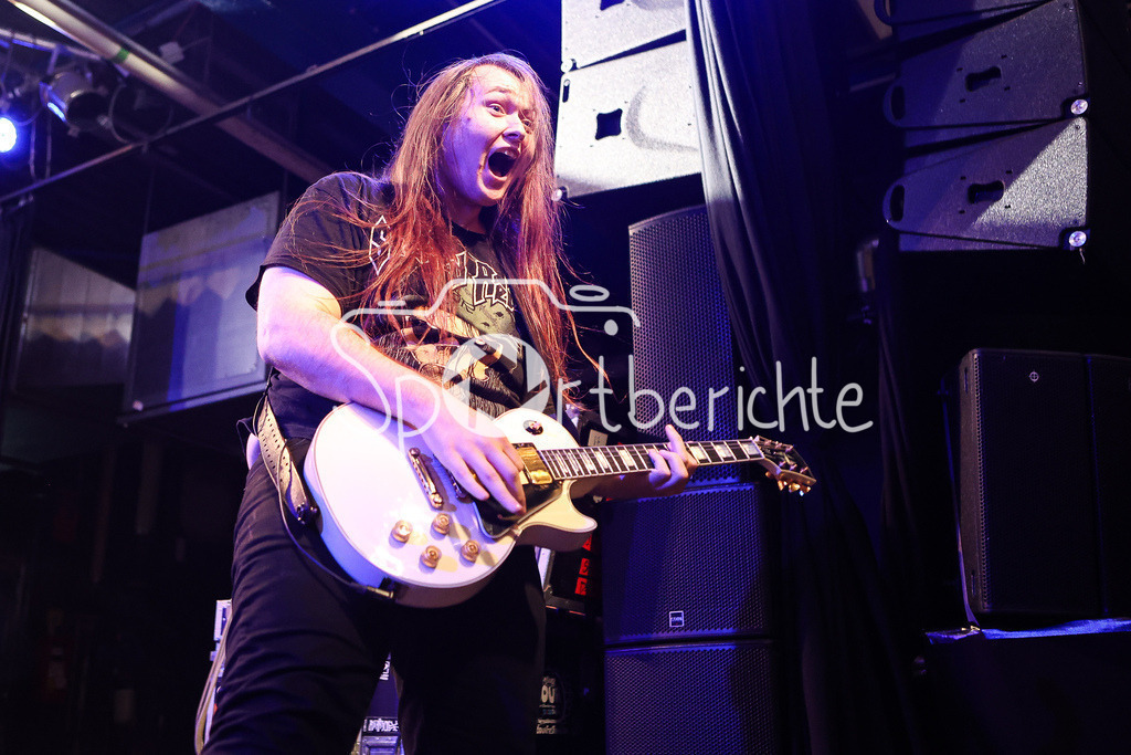 Night Of The Living Trash  | Sacred Reich Gitarrist Joey Radziwill in Aktion beim Auftritt im Backstage Werk in Muenchen