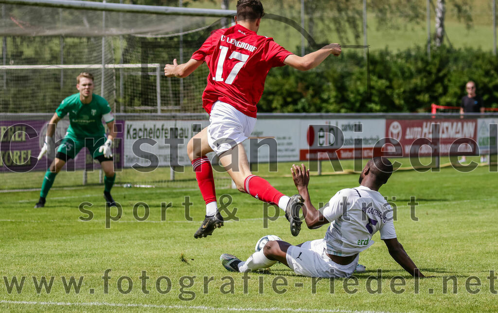 2023-07-30_006_FC_Lengdorf_gegen_SpVgg_Altenerding | Lengdorf, Deutschland, 30.07.2023:
Fußball, Kreisliga 2023 / 2024, 1. Spieltag, FC Lengdorf gegen SpVgg Altenerding, Endergebnis: 1:1

Lukas Fischer (FC Lengdorf, #17), Ridwan Bello (SpVgg Altenerding, #5)

Foto: Christian Riedel / fotografie-riedel.net