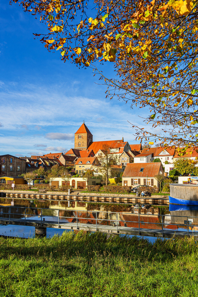 Blick auf die Pfarrkirche St. Marien in der Stadt Plau am See | Blick auf die Pfarrkirche St. Marien in der Stadt Plau am See.