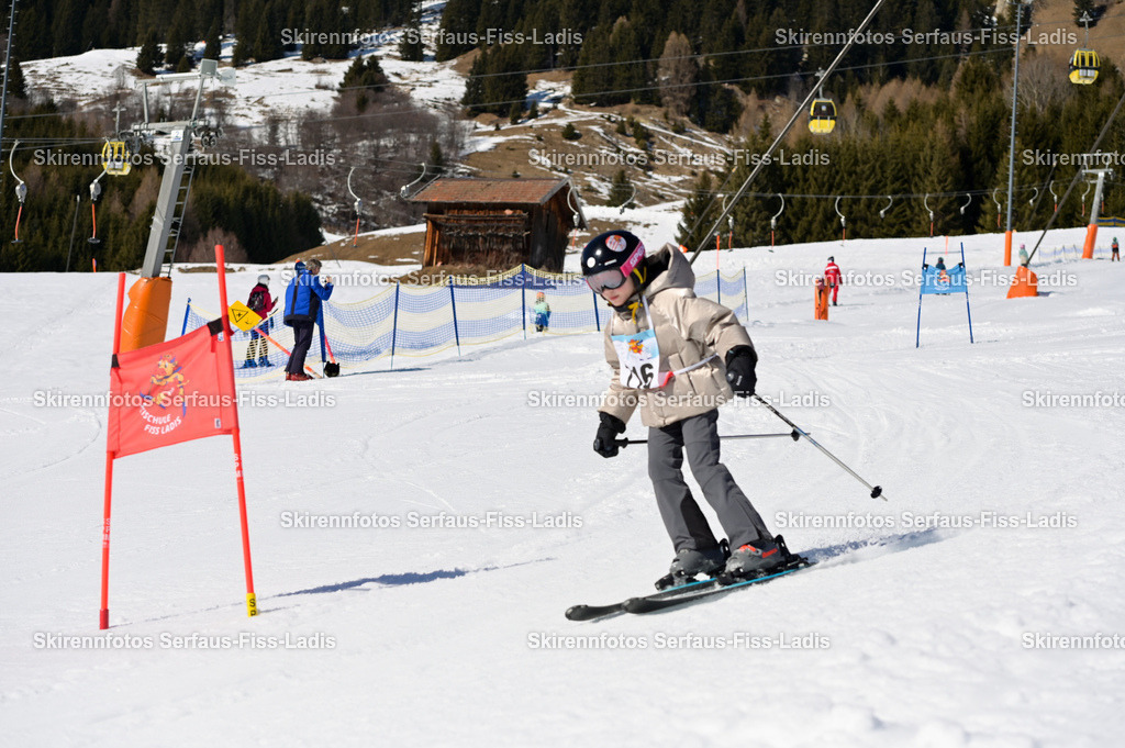SRF_27.02.2026_820 | Skirennfotos,Serfaus,Fiss,Ladis,Kinderskirennen,Winter,Tirol,Oberland,skirace,SFL,feelfree,weil wir's genießen,ski,Ski,skifahren,Sonnenplateau, - Realisiert mit Pictrs.com