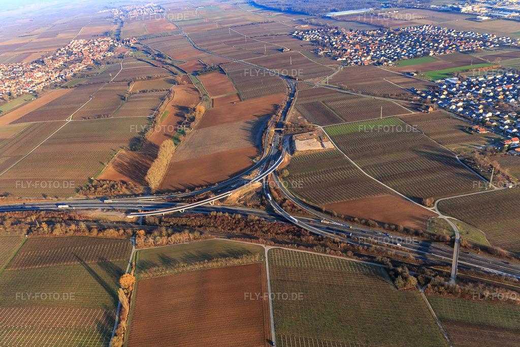 Luftbild: Neubau Anschlusstelle Landau Nord für die B272 an der Autobahn A65 im Ortsteil Dammheim in Landau im Bundesland Rheinland-Pfalz in Deutschland. Foto: IMG_112545.jpg vom 21.01.2019 durch Werner Riehm/FLY-FOTO.de