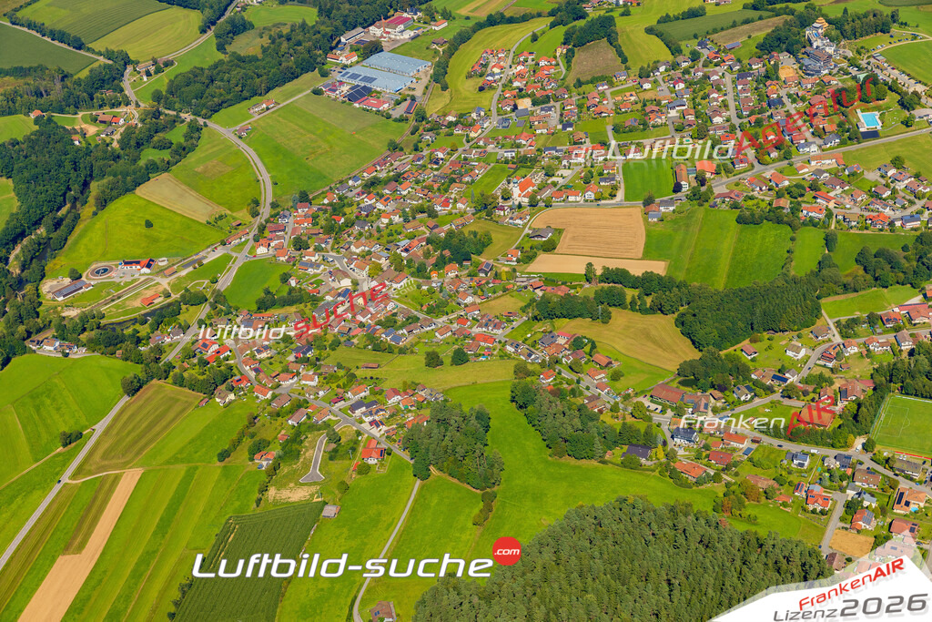 Luftaufnahme von Grafenwiesen - Die Luftaufnahme wurde 2025 vom UL-Flugzeug heraus erstellt ( keine Drohne ) - Hochauflösende Luftaufnahme - für professionelle Ausdrucke geeignet. Die Geschenkidee !Mit Lizenz und Bildrechte bestellbar