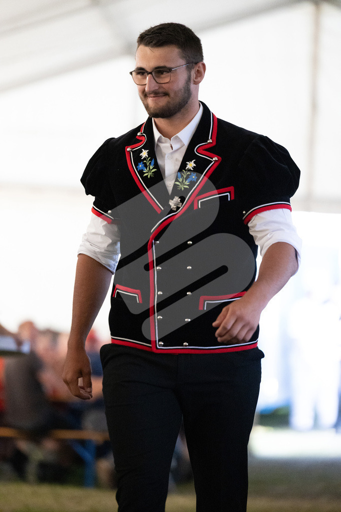 Rigi2025_3053 | Die Schwinger des Schwyzer Kantonalen Schwingerverbandes: Fotos, die Dynamik und Leidenschaft festhalten, sowie emotionale Momente aus dem traditionellen Schwingsport zeigen. - Realisiert mit Pictrs.com