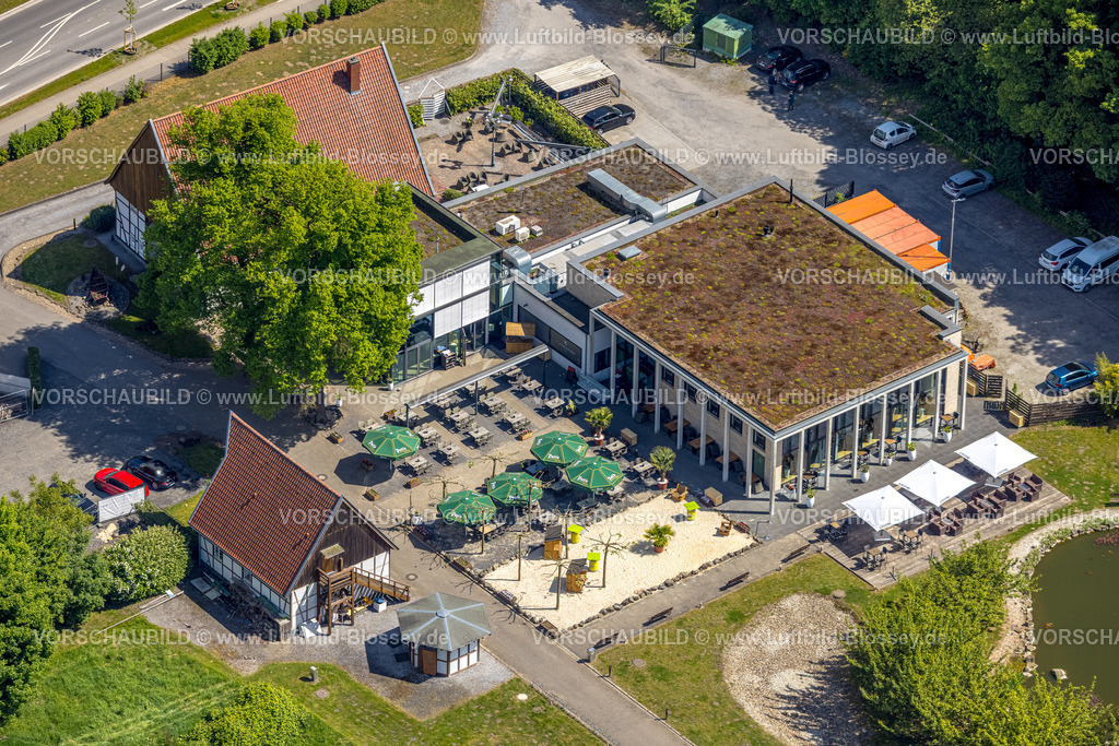 Hamm250500297 | Luftbild, Altes Fährhaus Gastronomie, Fachwerkhaus und Außengastronomie mit Sonnenschirmen, Uentrop, Hamm, Ruhrgebiet, Nordrhein-Westfalen, Deutschland