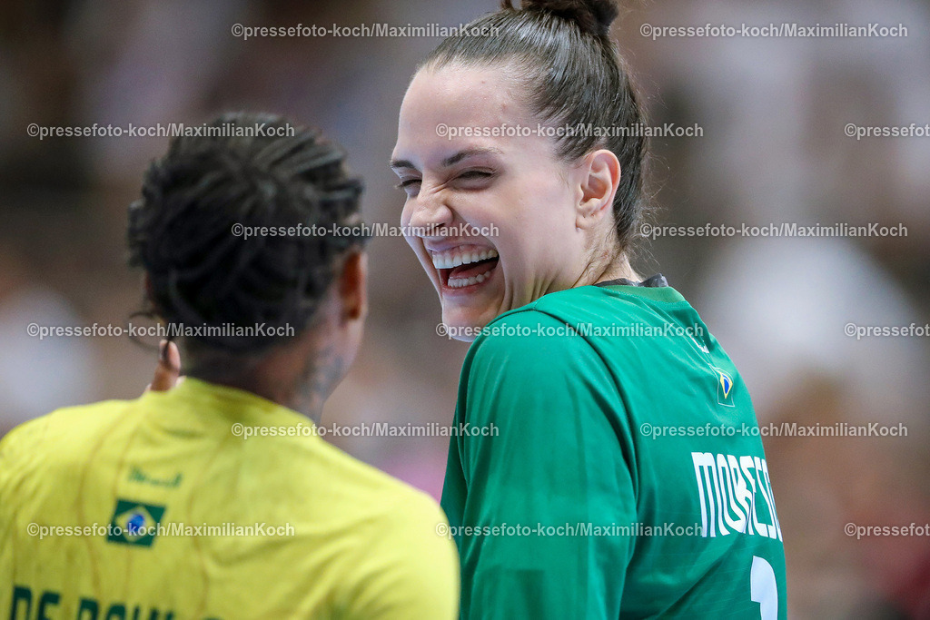 DHB13072401038 | 13.07.2024, Handball, Länderspiel Frauen, Dortmund, Westfalenhalle, DHB, Olympia Vorbereitung, Deutschland - Brasilien:  Gabriela Moreschi (BRA) lachend