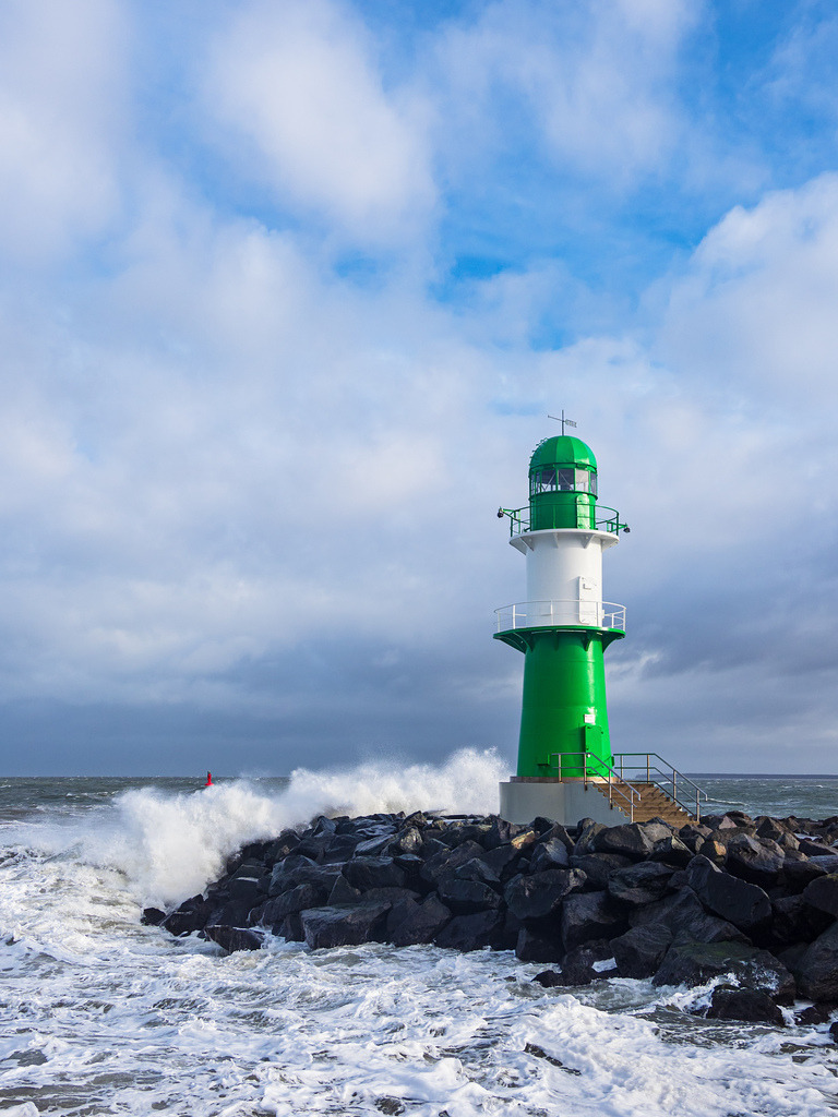 Mole an der Ostseeküste in Warnemünde | Mole an der Ostseeküste in Warnemünde