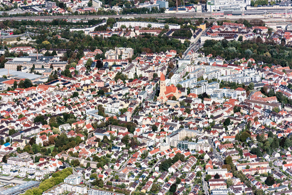 dr__0011059.jpg | AUGSBURG 27.09.2018 Kirchengebäude Herz Jesu Kirche in Augsburg im Bundesland Bayern, Deutschland. // Church building Herz Jesu Kirche in Augsburg in the state Bavaria, Germany. Foto: Daniel Reiter