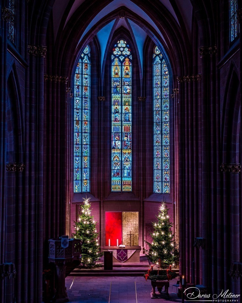Katharinenkirche in Oppenheim | Die imposante Katharinenkirche in Oppenheim gilt als eine der bedeutendsten gotischen Kirchen am Rhein. Ihre Errichtung erfolgte in mehreren Bauabschnitten im 13., 14. und 15. Jahrhundert. Heute ist sie eine der schönsten Sehenswürdigkeiten in Rheinhessen.