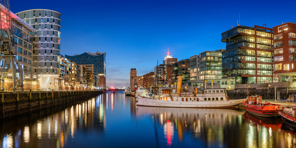 hamburg elbphilharmonie und sandtorhafen zur blauen stunde bild auf leinwand acrylglas | Kaufen Sie Hamburg Bilder und Hamburg Fotos auf Leinwand, Acrylglas, Alu-Dibond, oder als Poster in Hamburgs großer Onlinegalerie. Elbphilharmonie Bilder, Hamburger Hafen, Speicherstadt, Alster und viel mehr.
