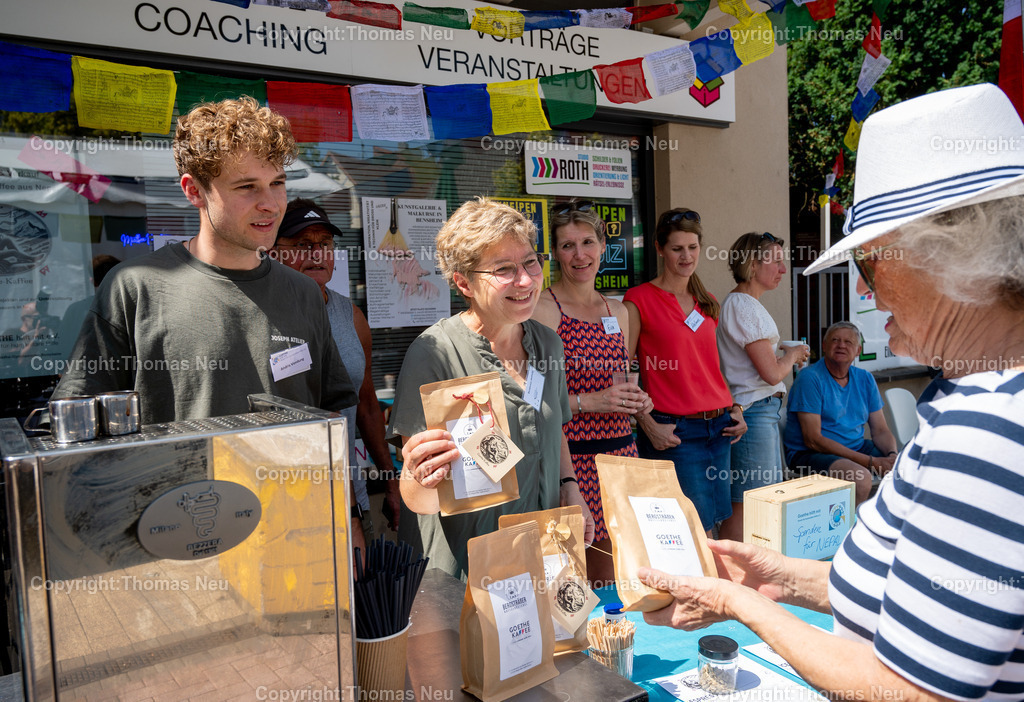 DSC_0292 | 14.06.2025, Bensheim, Innenstadt, Bürgerfest und Interkulturelles Fest Storchennest, "Goethe Kaffee" , Der Verein „Goethe hilft mit“ und die Fairtrade-AG verkaufen den in Bensheim gerösteten „Goethe-Kaffee“ aus Nepal und unterstützen damit soziale Projekte. Bild: Thomas Neu