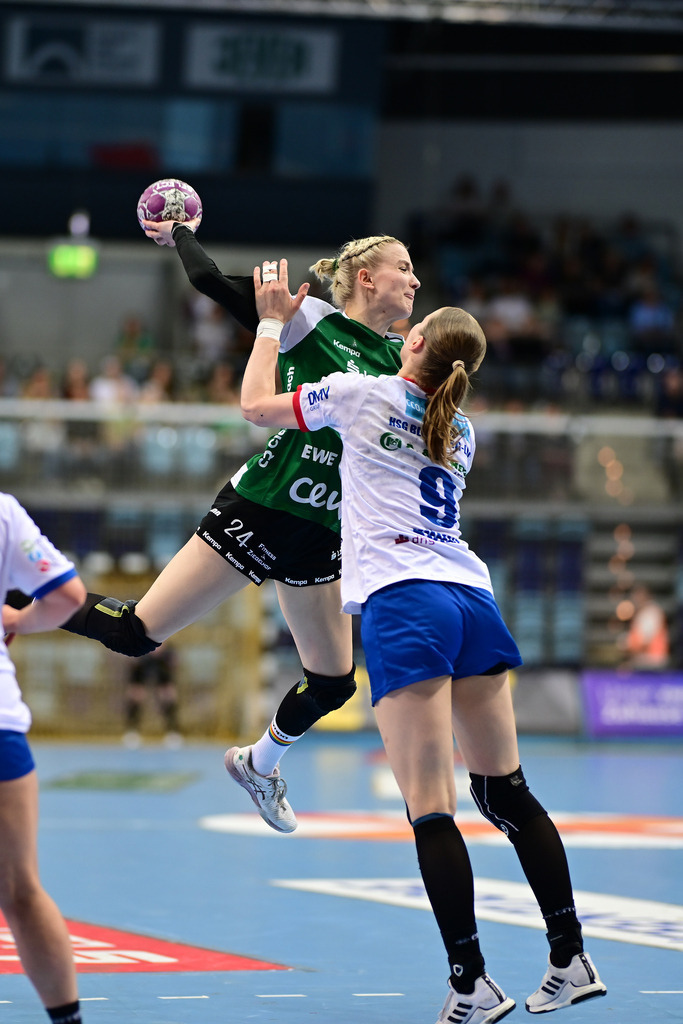 Handball I Frauen I Saison 2024-2025 I 1. HBF I Play-Off I Viertelfinale I VfL Oldenburg - HSG Blomberg-Lippe | Der Sportfotograf. - Realisiert mit Pictrs.com