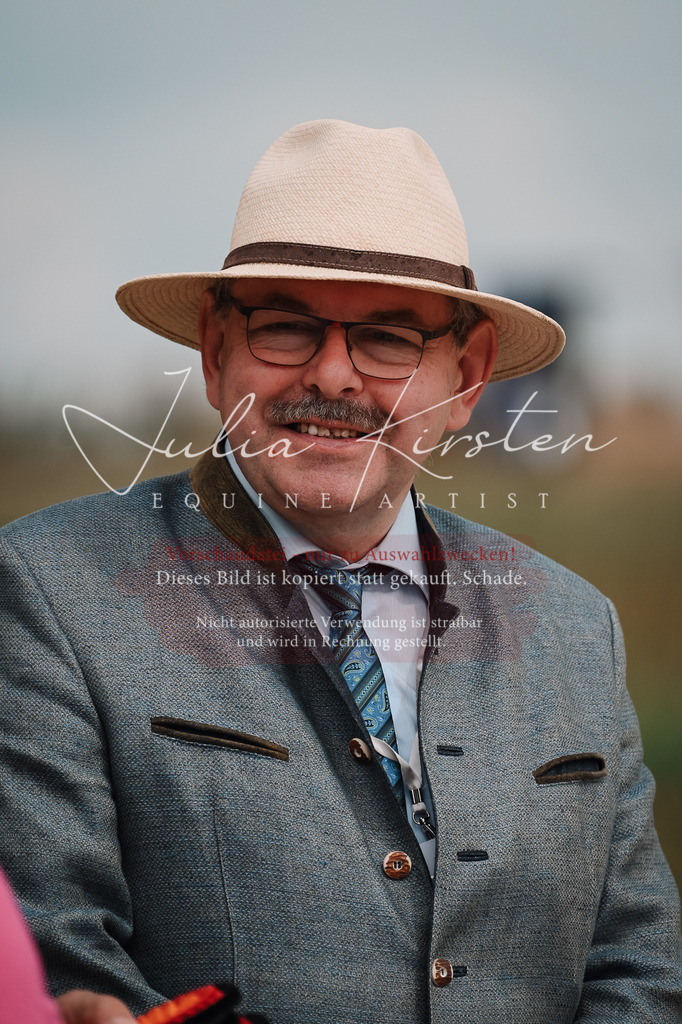 DSC_3673 | Pferde- und Turnierfotografie in Westsachsen. Pferdeportraits, Auftragszeichnungen und intuitive Kunst.