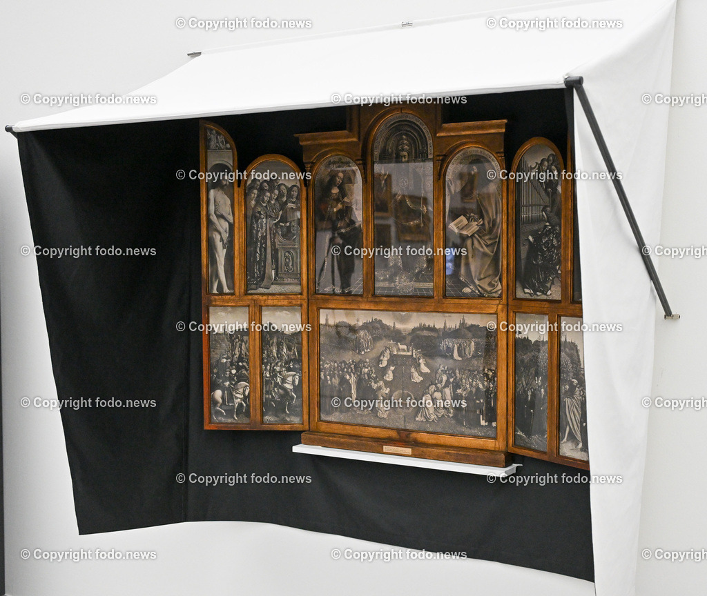 Lentos Kunstmuseum_ Die Reise der Bilder_ Hitlers Kulturpolitik_ 19.03.2024-25 | 19.03.2024, Linz, AUT, Lentos Kunstmuseum, Die Reise der Bilder, Hitlers Kulturpolitik, Kunsthandel und Einlagerungen in der NS-Zeit im Salzkammergut, im Bild Ausstellung, Sammlung, Leihgaben, Bilder, Kunstwerke

Der Genter Altar im Salzbergwerk Altaussee