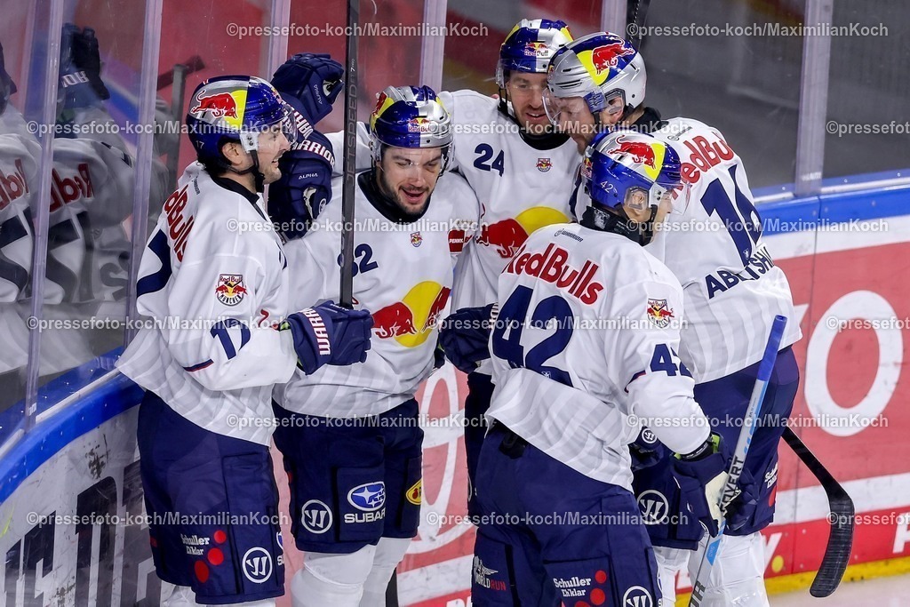 KEC03012501010 | 03.01.2025, Eishockey, Penny DEL, Kölner Haie - EHC Red Bull München, Spieltag 33, Lanxess-Arena Köln: Torjubel nach dem 1:0 durch Torschütze Chris DeSousa (EHC München #82)