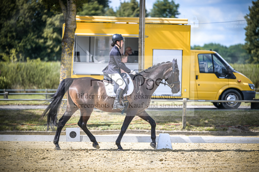 DOS_6979 | Entdecke hochwertige Reitturnierfotos von Foto Oger. Professionell, emotional und authentisch – jetzt Lieblingsmomente im Shop bestellen. - Realisiert mit Pictrs.com