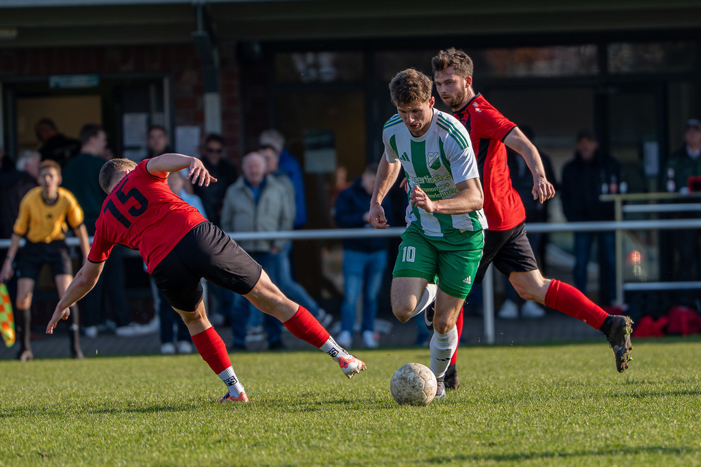Fußball I Herren I Saison 2025-2026 I Bezirksliga Weser-Ems 4 I 24. Spieltag I TuS Lutten - TuS Frisia Goldenstedt I 13796 | jns.sportfotos - Realisiert mit Pictrs.com
