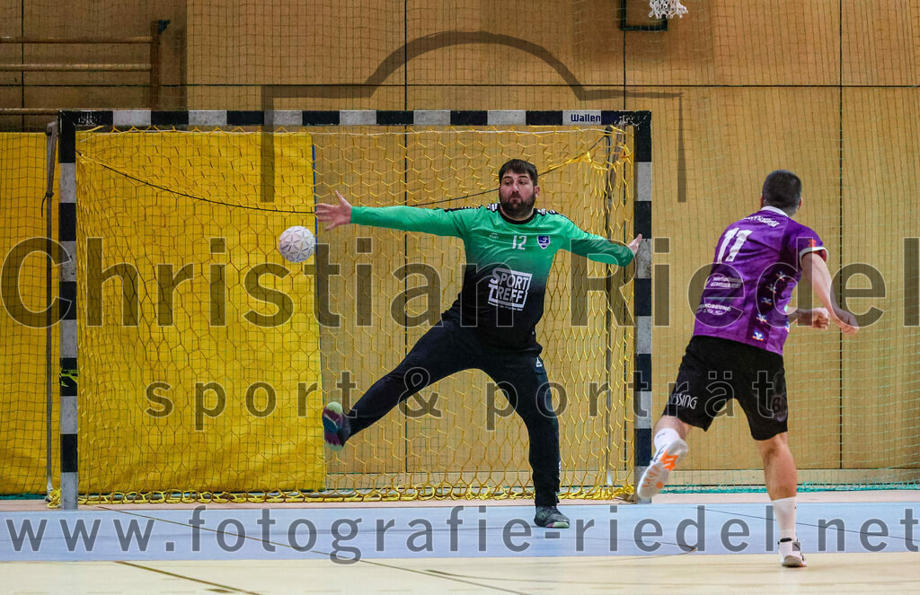 2023-11-11_071_SpVgg_Altenerding_gegen_HC_Donau-Paar | Erding, Deutschland, 11.11.2023:
Handball, Bezirksoberliga Männer 2023 / 2024, 7. Spieltag, SpVgg Altenerding gegen HC Donau/Paar, Endergebnis: 44:32

Joachim Murgg (HC Donau/Paar, #12), Christian Loris (SpVgg Altenerding, #11)

Foto: Christian Riedel / fotografie-riedel.net
