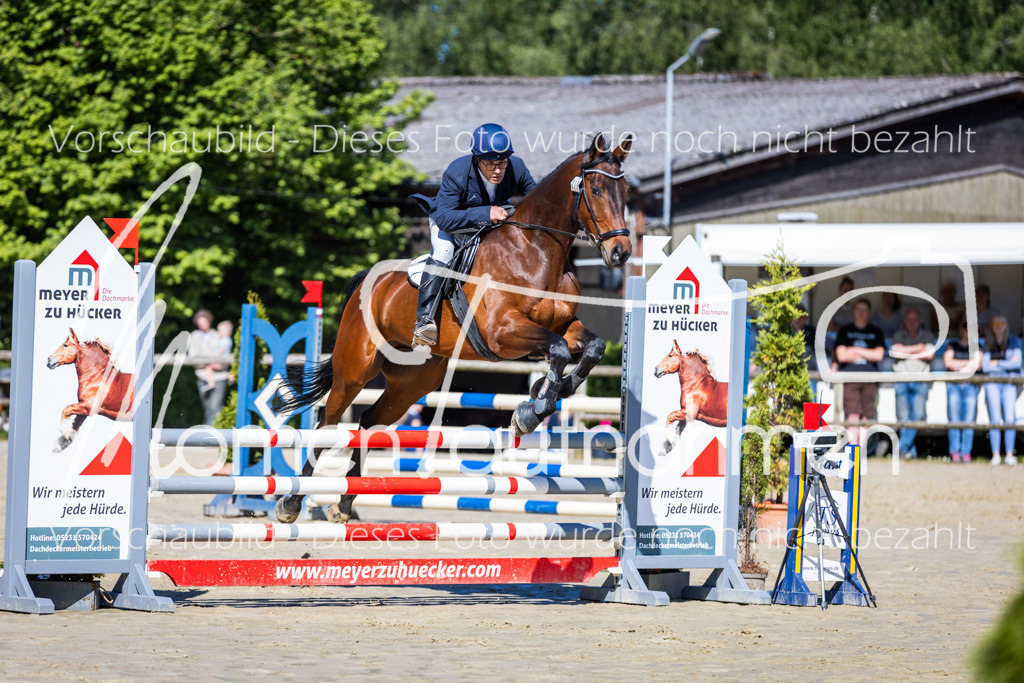 Donop24-A2Spr-075 | MomenTaufnahmen Pferdesportfotos