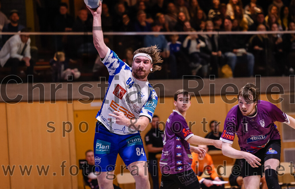 2024-11-24_052_SpVgg_Altenerding_gegen_ASV_Dachau | Erding, Deutschland, 24.11.2024:Handball, Bezirksoberliga Männer 2024 / 2025, 8. Spieltag, SpVgg Altenerding gegen ASV Dachau, Endergebnis: 30:23Johannes Hutterer (ASV Dachau, #84), Joseph Wyhnalek (SpVgg Altenerding, #2), Niklas Fleps (SpVgg Altenerding, #17)Foto: Christian Riedel / fotografie-riedel.net