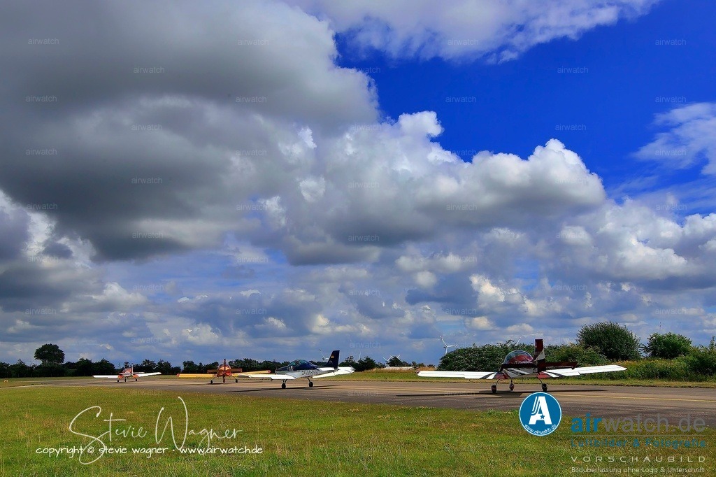 Flugplatz-Husum-airwatch-wagner155 | Entdecken Sie atemberaubende Luftbilder und Fotografien auf airwatch.de - Tauchen Sie ein in eine Welt voller faszinierender Aufnahmen aus der Vogelperspektive.