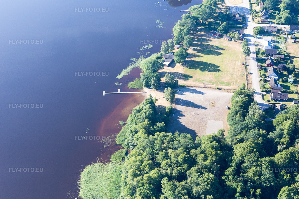 Vue aérienne: Vue de la ville à Torne dans le département Kronoberg, Suède. Photo: IMG_108167.jpg prise le 28/06/2018 par Werner Riehm/FLY-FOTO.euRésolution de l'original: 5472 x 3648 px