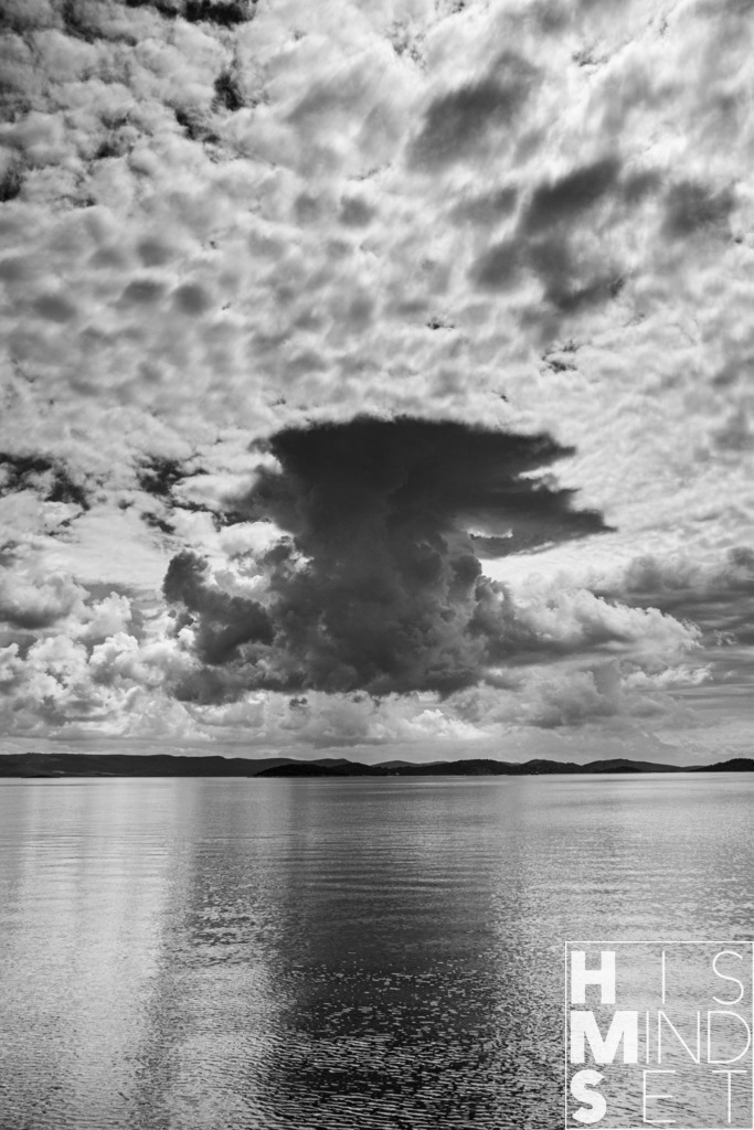 Sommerwolke | Sichere dir dein Lieblingsbild von HISMINDSET als Print für dein Zuhause oder das Büro! - Realisiert mit Pictrs.com