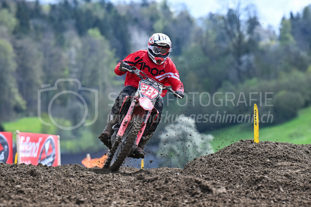 Motocross Schlatt bei Winterthur - 29. April 2023 | #227 Hofmann Reto aus Wald ZH (CH) auf Honda in der Kategorie MX2 am Motocross Schlatt bei Winterthur, 29. April 2023.
Instagram: @mx_schlatt | @mc_wila | @sam_schweiz
Bild: Sportfotografie Markus Aeschimann | www.markus-aeschimann.ch - Realisiert mit Pictrs.com