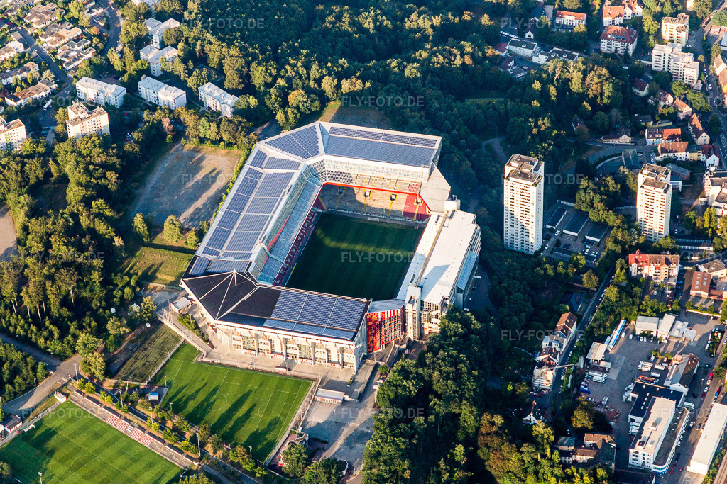 Luftbild: Kaiserslautern, Fritz-Walter Stadion des FCK auf dem Betzenberg in Kaiserslautern im Bundesland Rheinland-Pfalz in Deutschland. Foto: IMG_109788.jpg vom 06.08.2018 durch Werner Riehm/FLY-FOTO.deAuflösung des Originals: 5340 x 3560 px