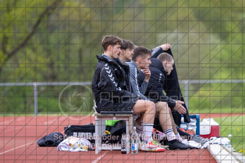 20250426_170619_0453 | #, SGM 1.FC Donzdorf/Reichenbach (weiß) vs. SGM FV 08 Unterkochen (blau), Fussball, A-Junioren Regionenstaffel Mitte 3 - WfV, Saison 2024/2025, Rasenplatz, Lautertal Stadion, Süßener Straße 16, 73072 Donzdorf, 26.04.2025 - 16:00 Uhr,Foto: PhotoPeet-Sportfotografie/Peter Harich