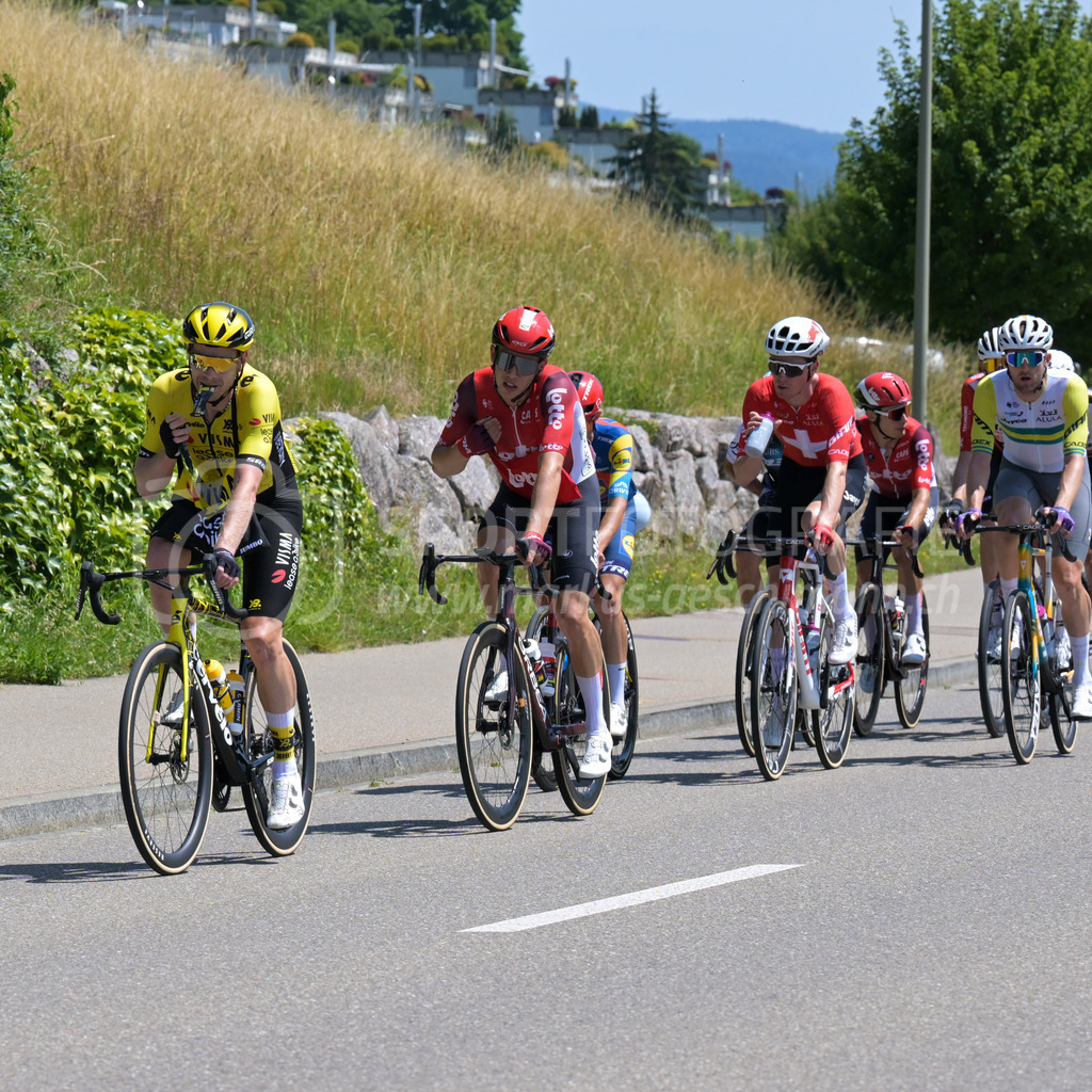 Tour de Suisse 2025 - 17. Juni 2025 | Tour de Suisse 2025Winterthurstrasse, NeftenbachFahrer des Pelotons.Bild: Sportfotografie Markus Aeschimann | www.markus-aeschimann.ch - Realisiert mit Pictrs.com
