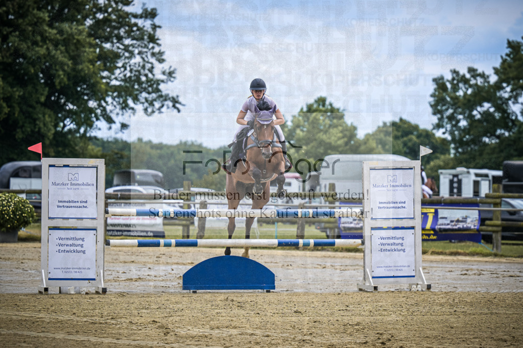 DOS_3552 | Entdecke hochwertige Reitturnierfotos von Foto Oger. Professionell, emotional und authentisch – jetzt Lieblingsmomente im Shop bestellen.Deutschlandweite Turnierfotografie. - Realisiert mit Pictrs.com