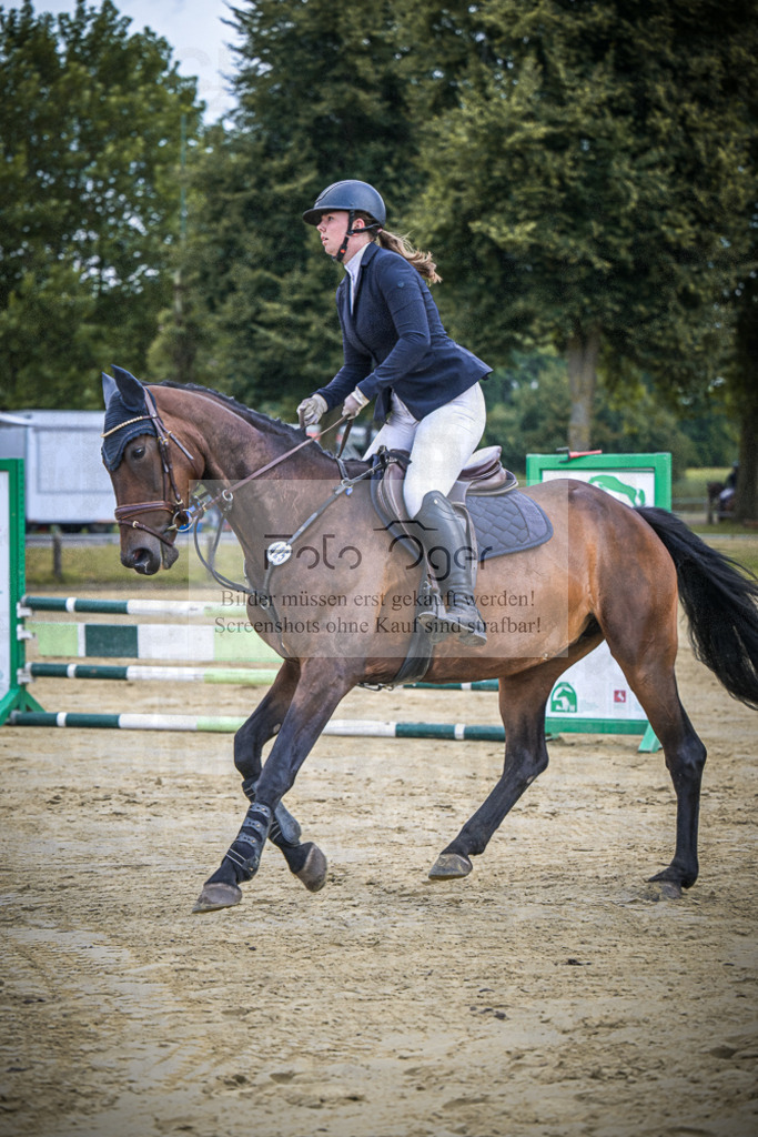 DOS_2948 | Entdecke hochwertige Reitturnierfotos von Foto Oger. Professionell, emotional und authentisch – jetzt Lieblingsmomente im Shop bestellen.Deutschlandweite Turnierfotografie. - Realisiert mit Pictrs.com