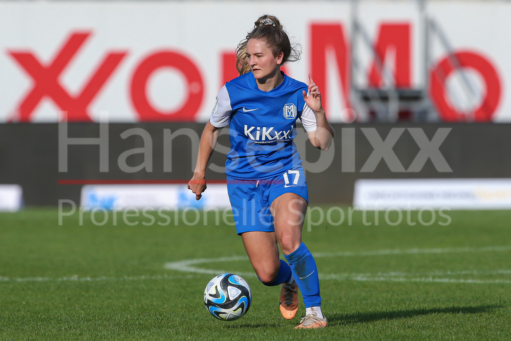 Fussball, DFB-Pokal Frauen, SV Meppen - Bayer 04 Leverkusen | v.li.: Noreen Günnewig (SV Meppen, 17) Freisteller, Einzelbild, Ganzkörper, Aktion, Action, Spielszene, DIE DFB-RICHTLINIEN UNTERSAGEN JEGLICHE NUTZUNG VON FOTOS ALS SEQUENZBILDER UND/ODER VIDEOÄHNLICHE FOTOSTRECKEN. DFB REGULATIONS PROHIBIT ANY USE OF PHOTOGRAPHS AS IMAGE SEQUENCES AND/OR QUASI-VIDEO.